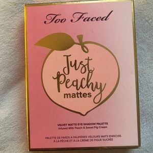 🍑 Just Peachy Velvet Mattes Eyeshadow Palette 🍑
